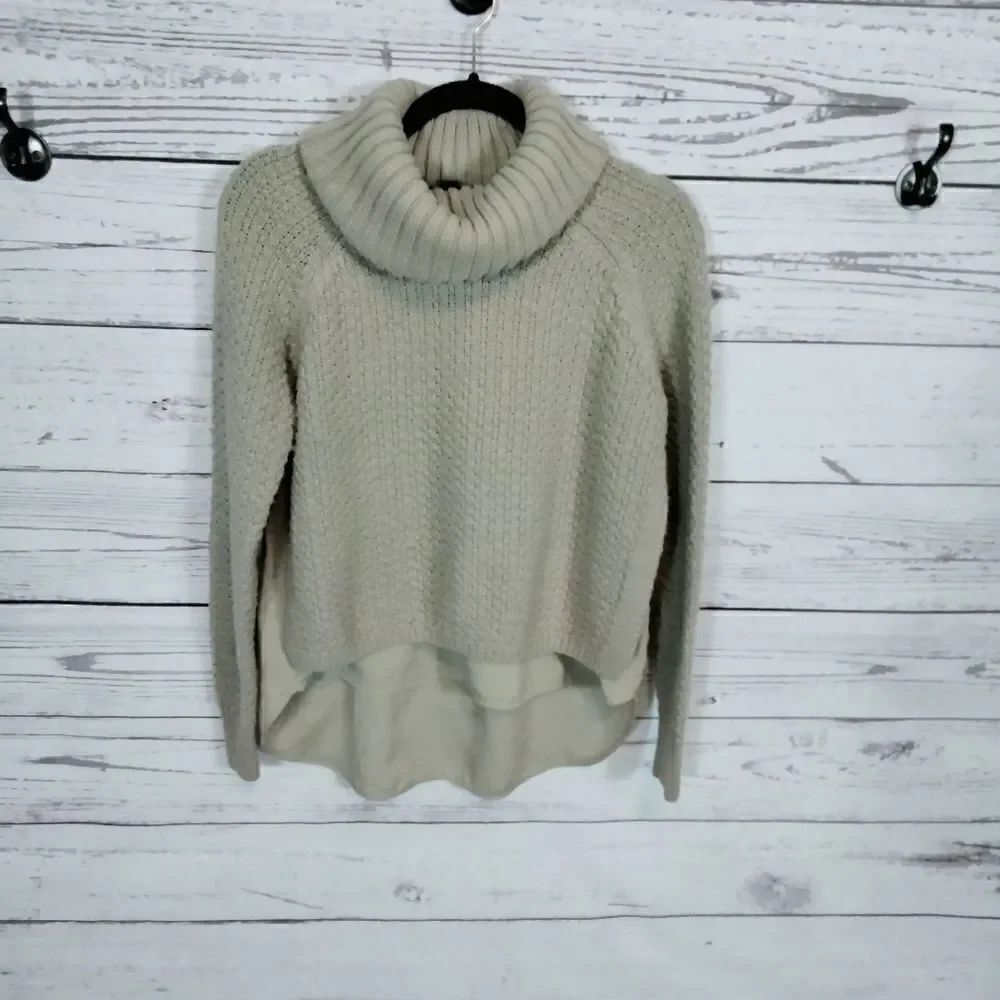 "The Limited" woman's turtle neck  sweater shirt ( beauty)